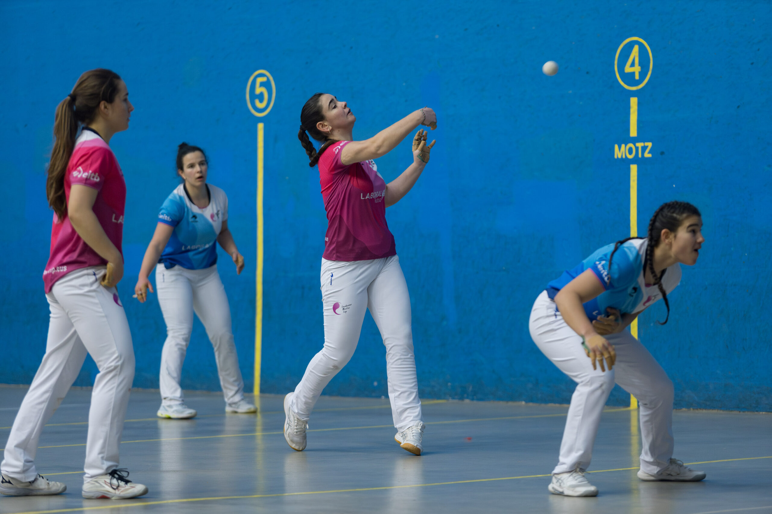 Master Laboral Kutxa: 2025eko  emakumezkoen  eskuz binakako txapelketa nagusiaren final  laurdenak